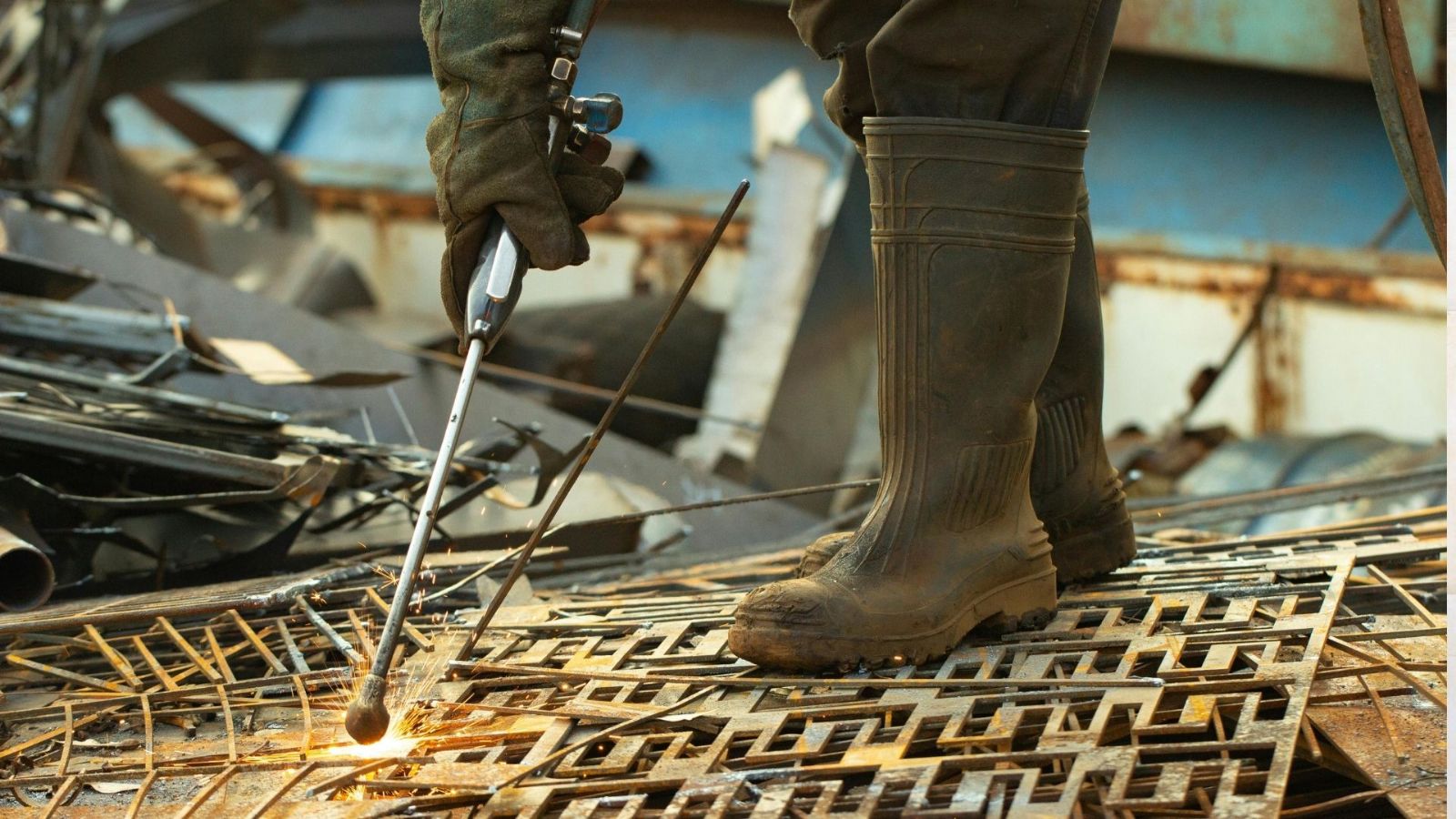 Karşıyaka Demirci Kaynakçı Ustası